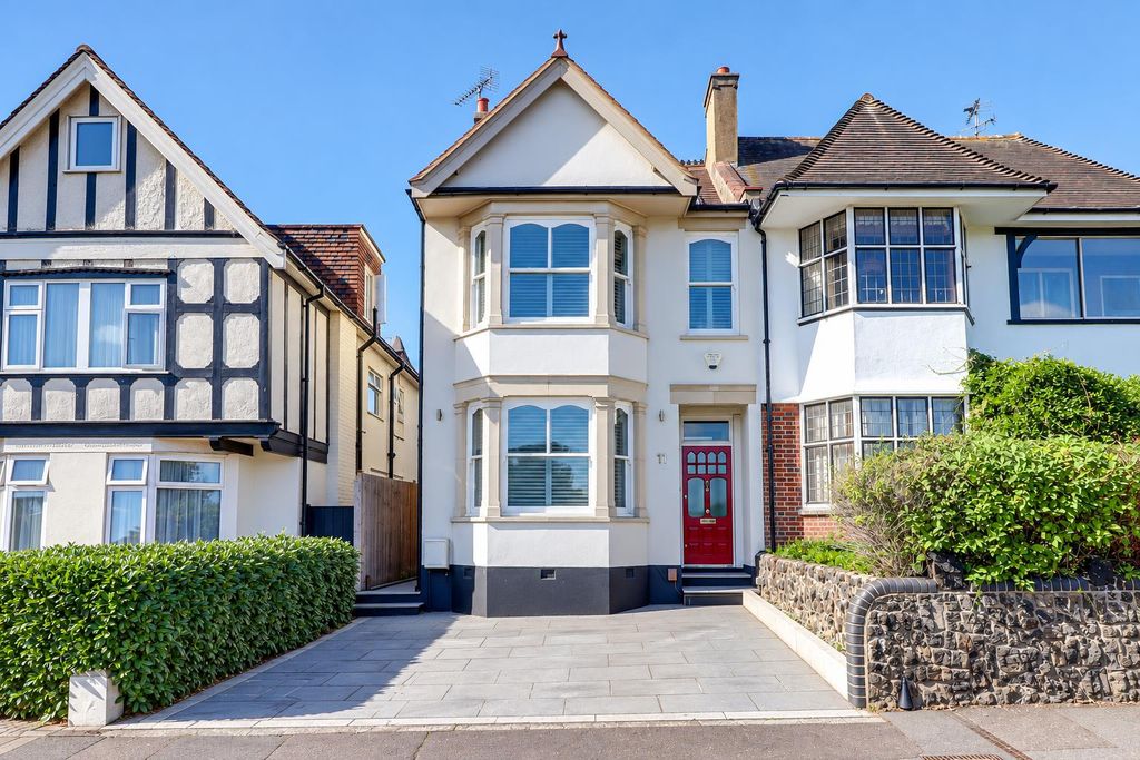 Property photo 1 of 33