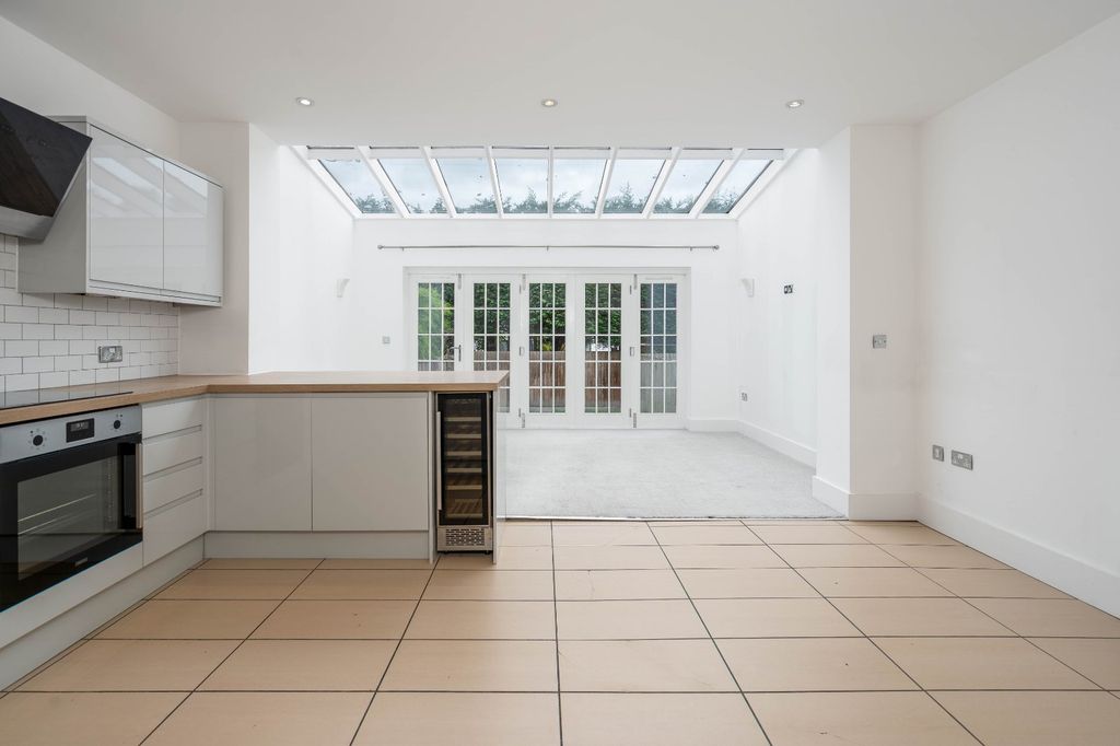 Property photo 2 of 28 Picture No. 10