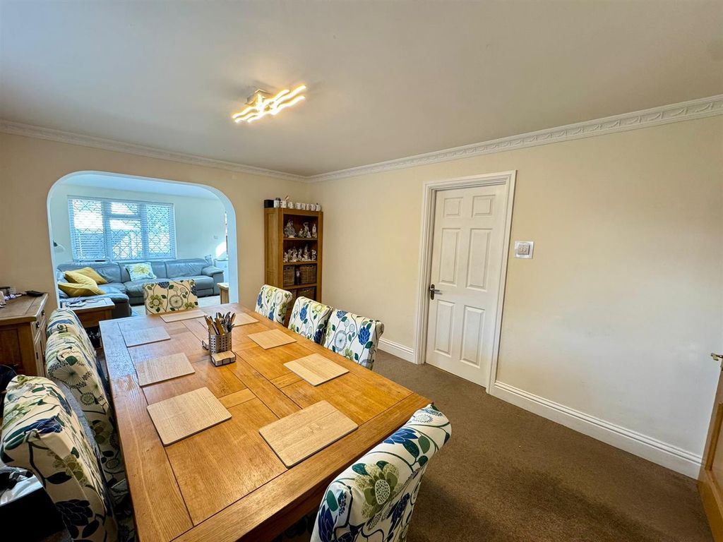 Property photo 3 of 28 Dining Room