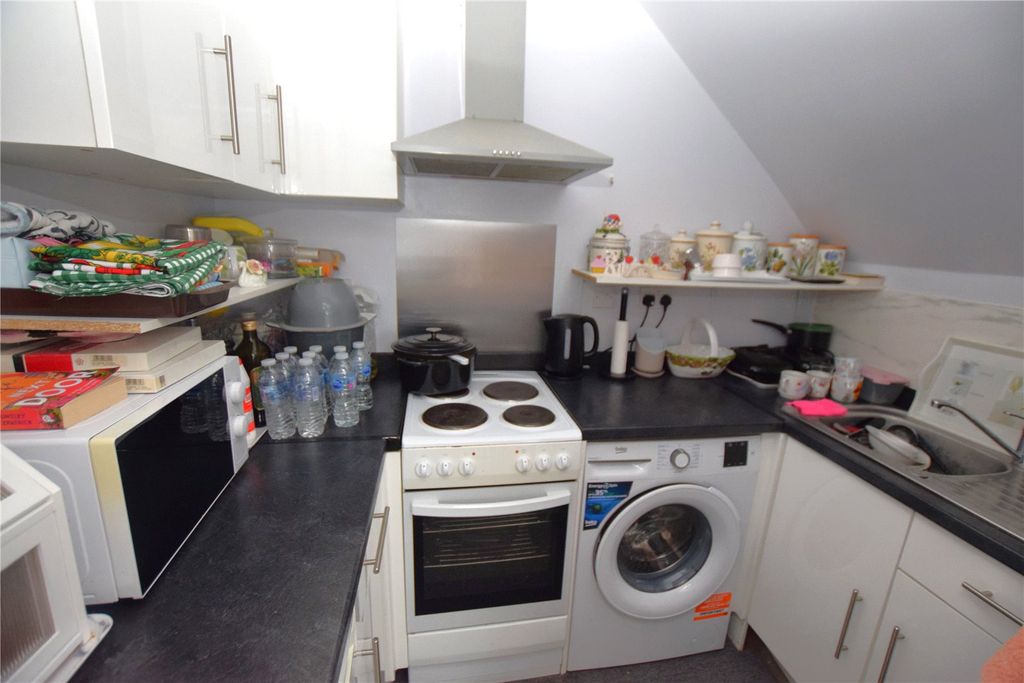 Property photo 3 of 7 Kitchen