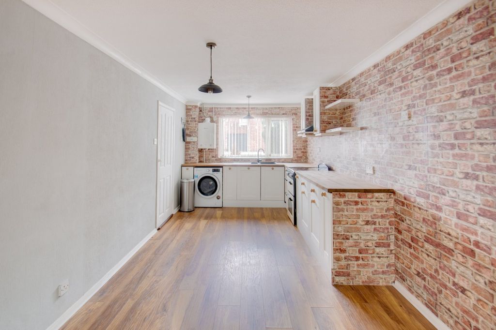 Property photo 3 of 18 Picture No. 05