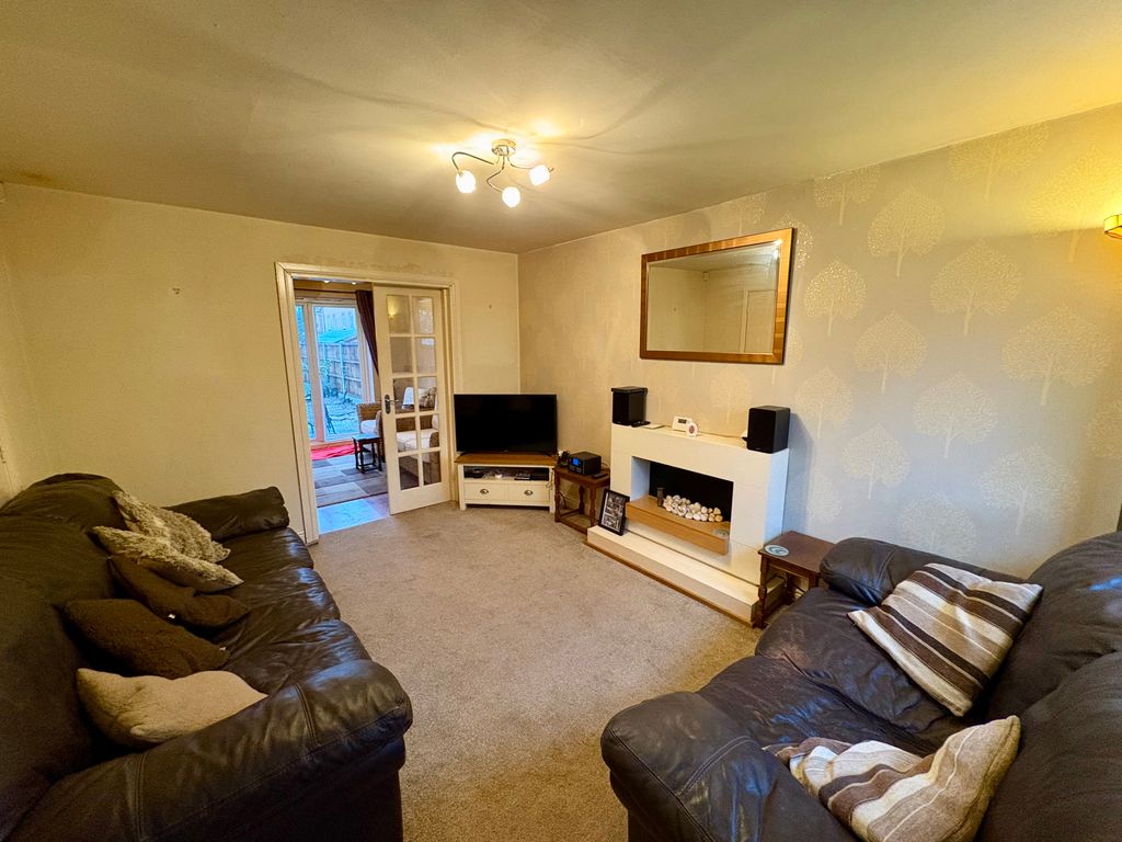 Property photo 3 of 28 Lounge