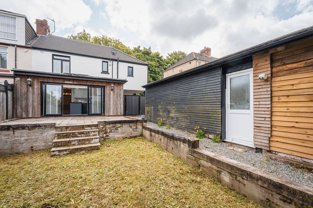 Property photo 2 of 35