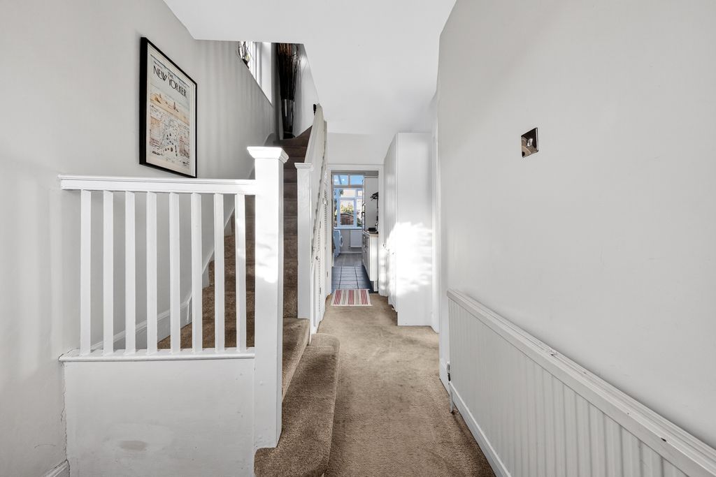 Property photo 2 of 19 Hallway