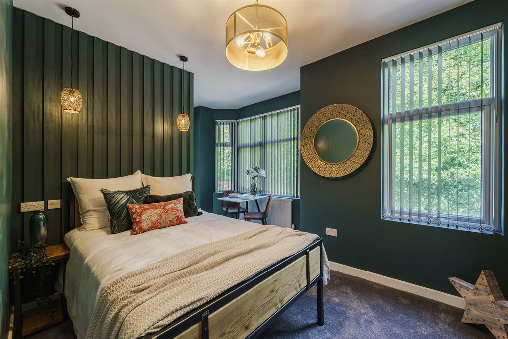 Property photo 1 of 8 Studio 5