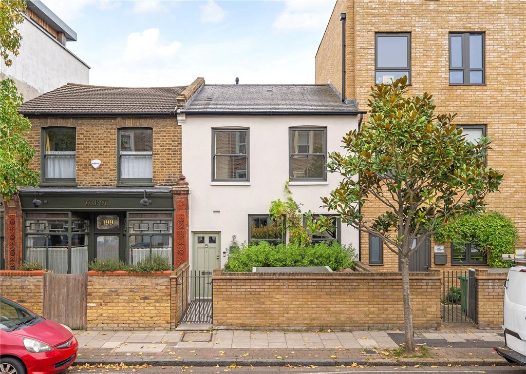 Property photo 1 of 17 External