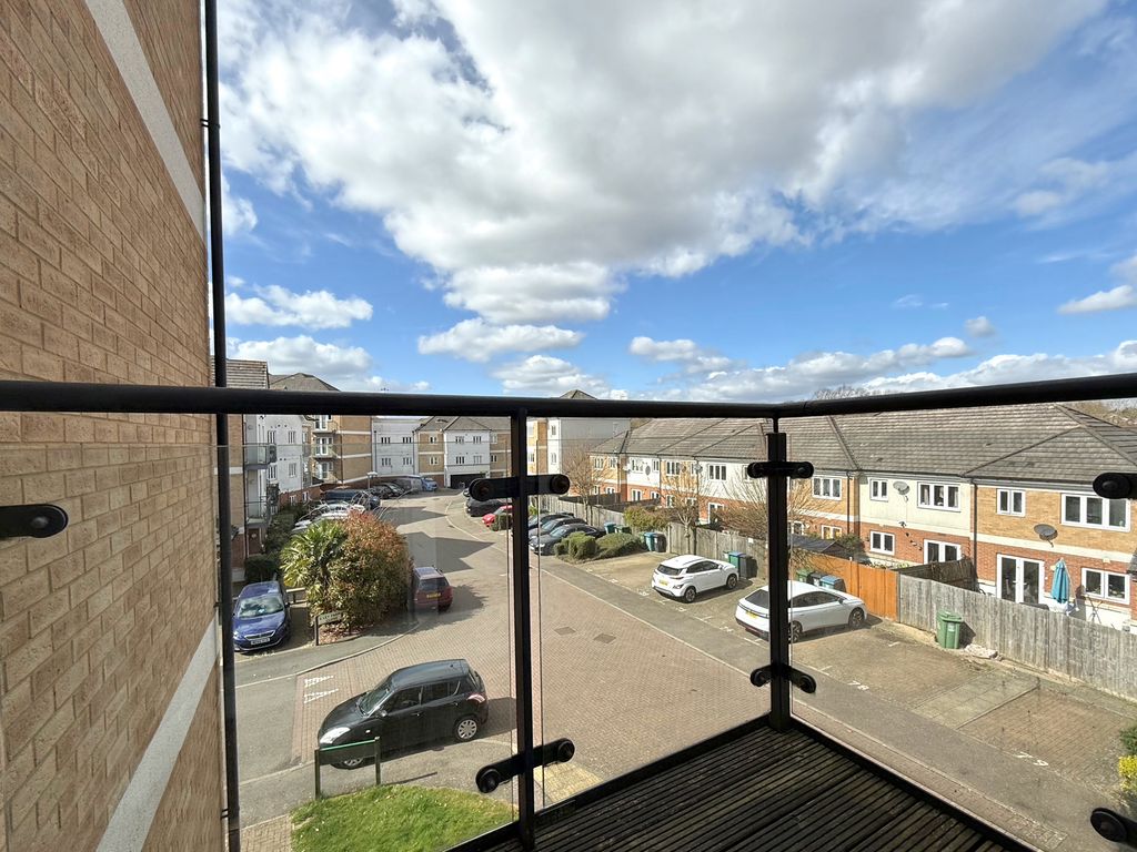 Property photo 3 of 8 Photo 9