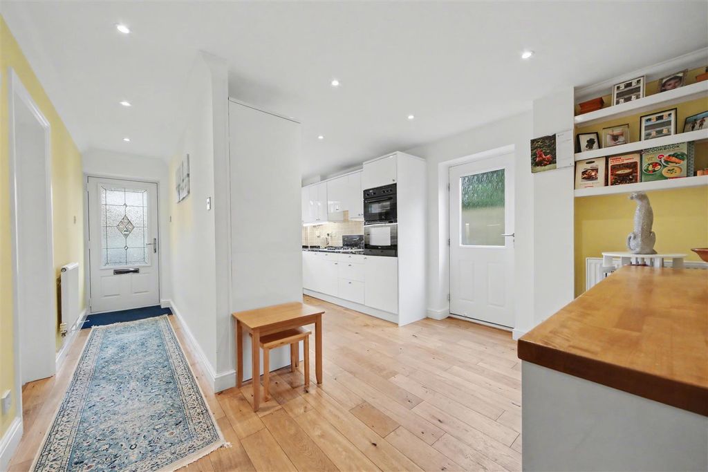 Property photo 2 of 17 Hall &amp; Kitchen.Jpg