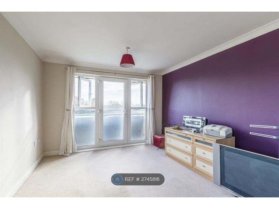 Property photo 3 of 6 Lounge Area