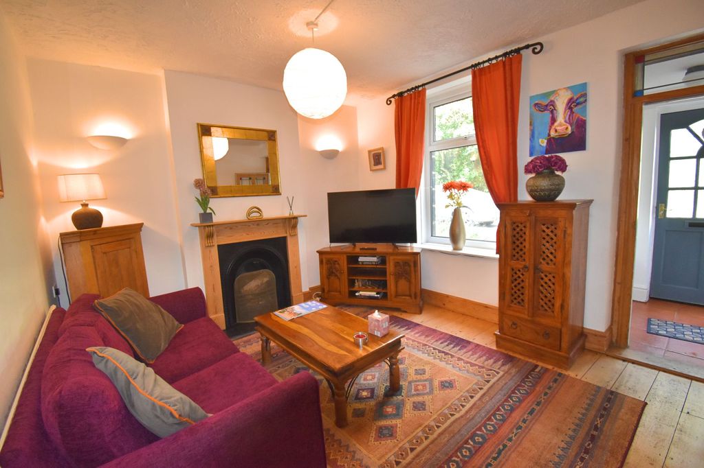 Property photo 2 of 10 Sitting Room