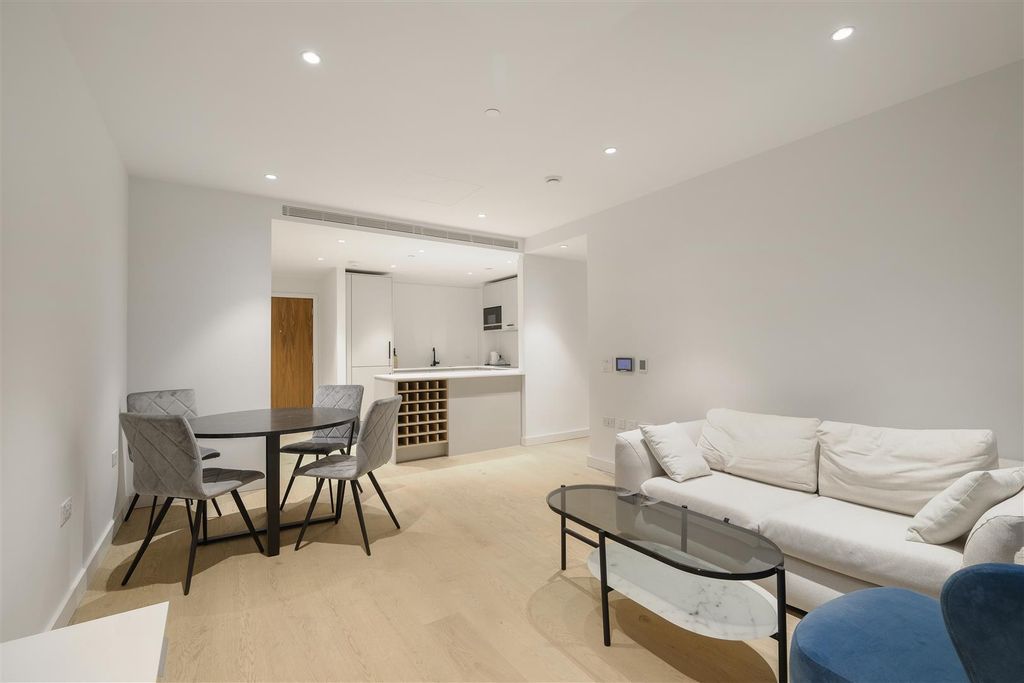 Property photo 2 of 12 Flat 3 Sovereign Court 5 Jubilee Walk London WC1X