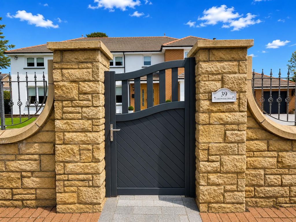 Property photo 2 of 30 Front Gate