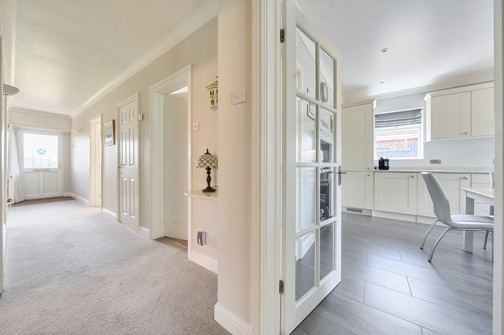 Property photo 2 of 25 Entrance Hall