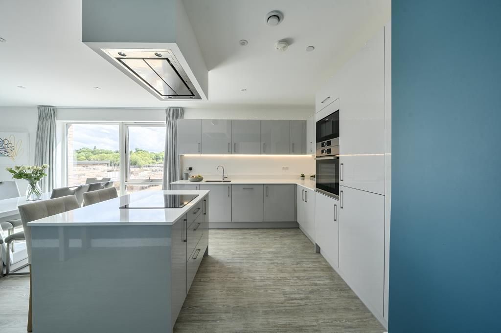 Property photo 3 of 25 Reception/Kitchen