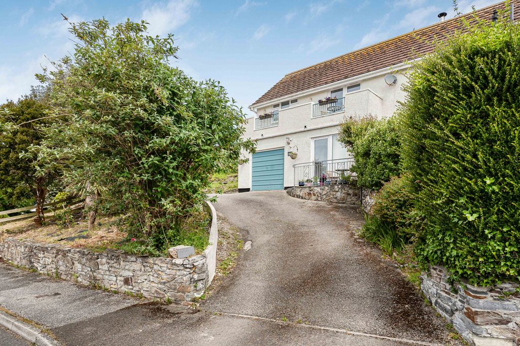 Property photo 2 of 47