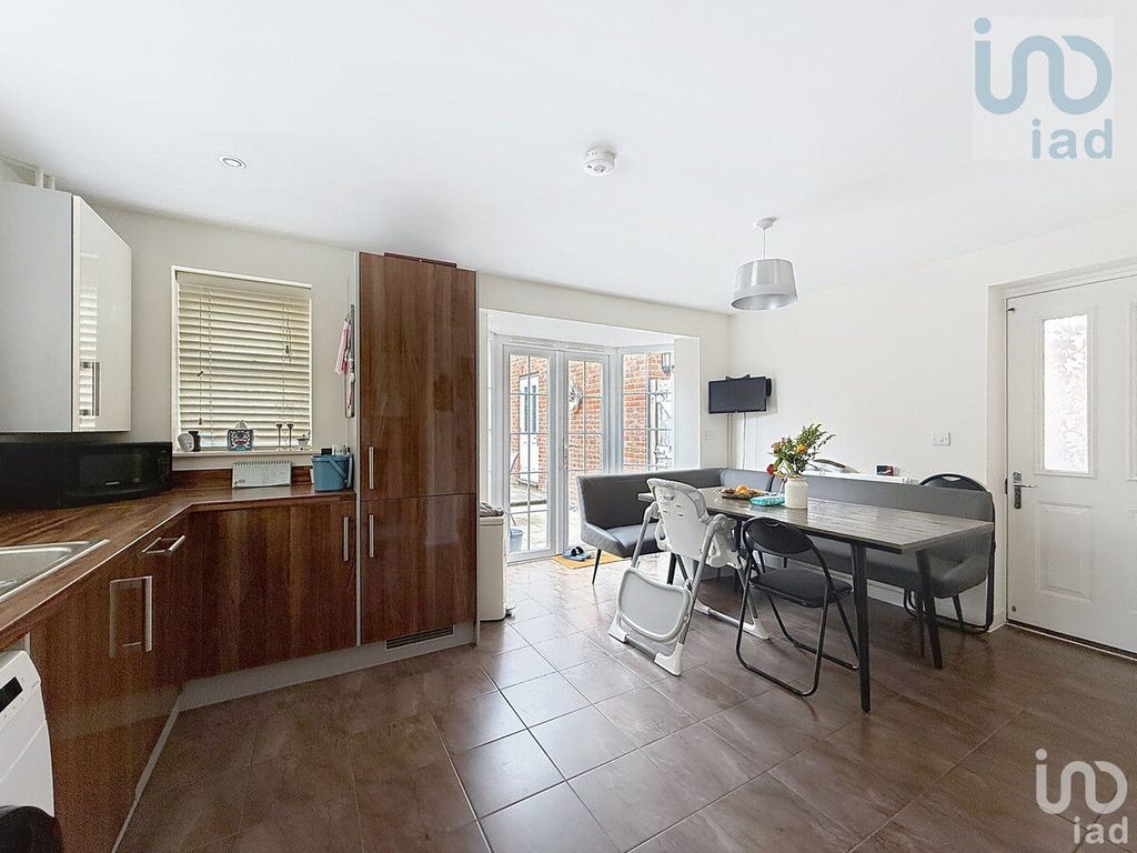 Property photo 3 of 16