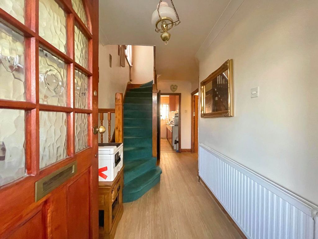 Property photo 2 of 9 4560612