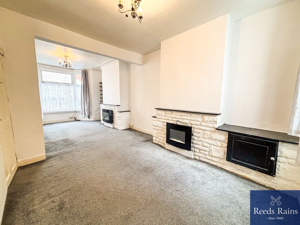 Property photo 3 of 25 Living/Dining Area