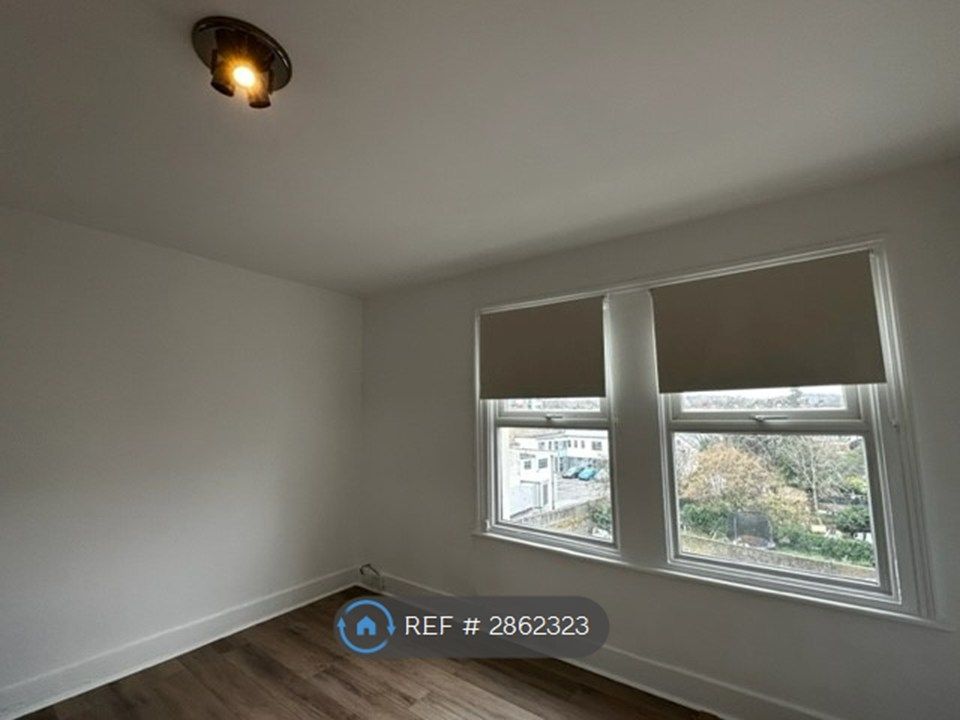 Property photo 2 of 7 Studio Lounge