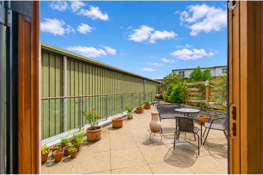 Property photo 3 of 9 Terrace