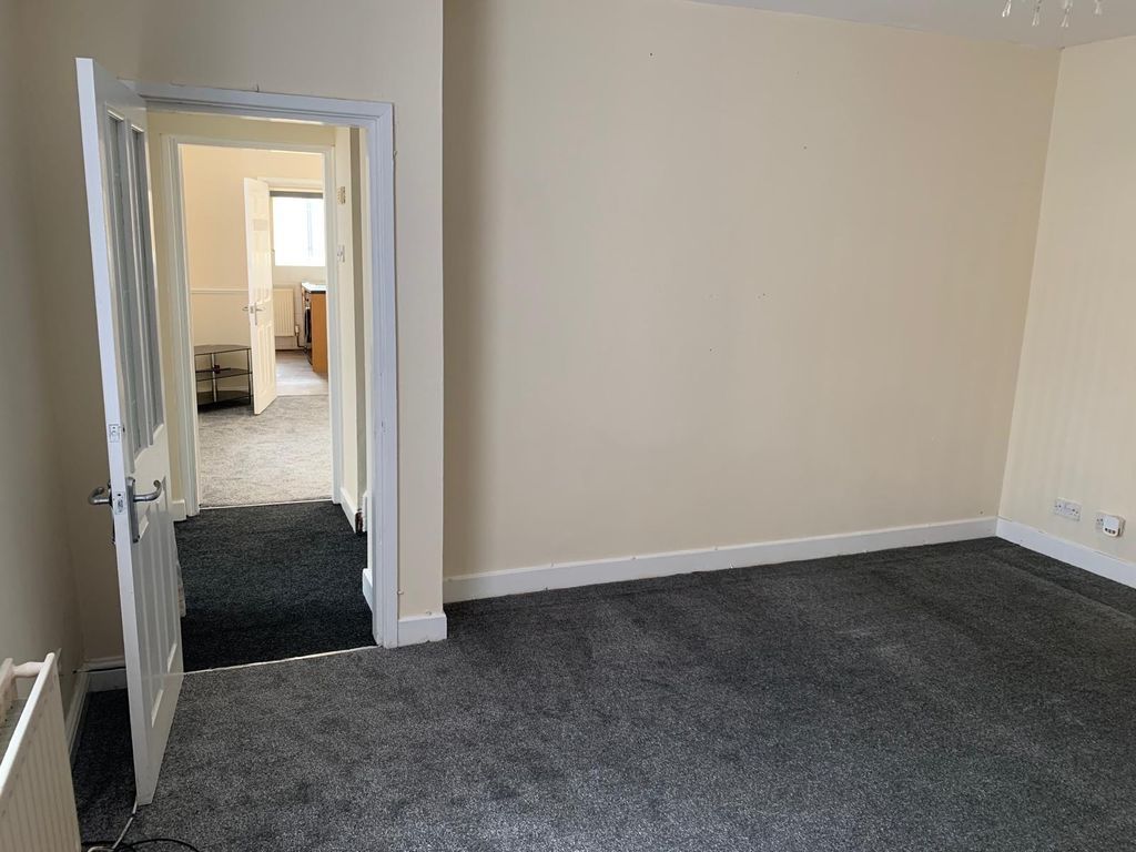 Property photo 3 of 10 Photo 6