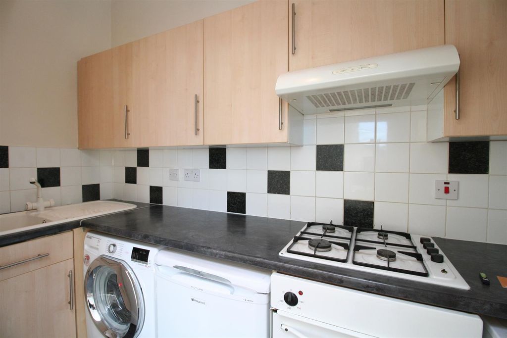 Property photo 3 of 6 Kitchen