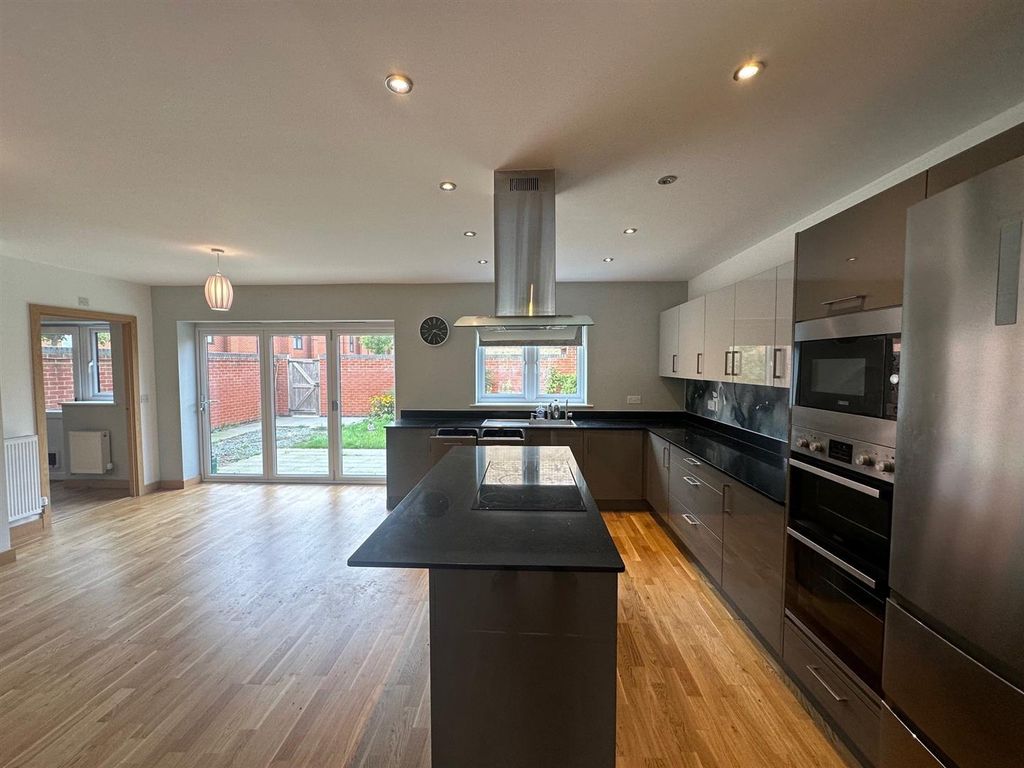 Property photo 2 of 39 Kitchen/Dining Room
