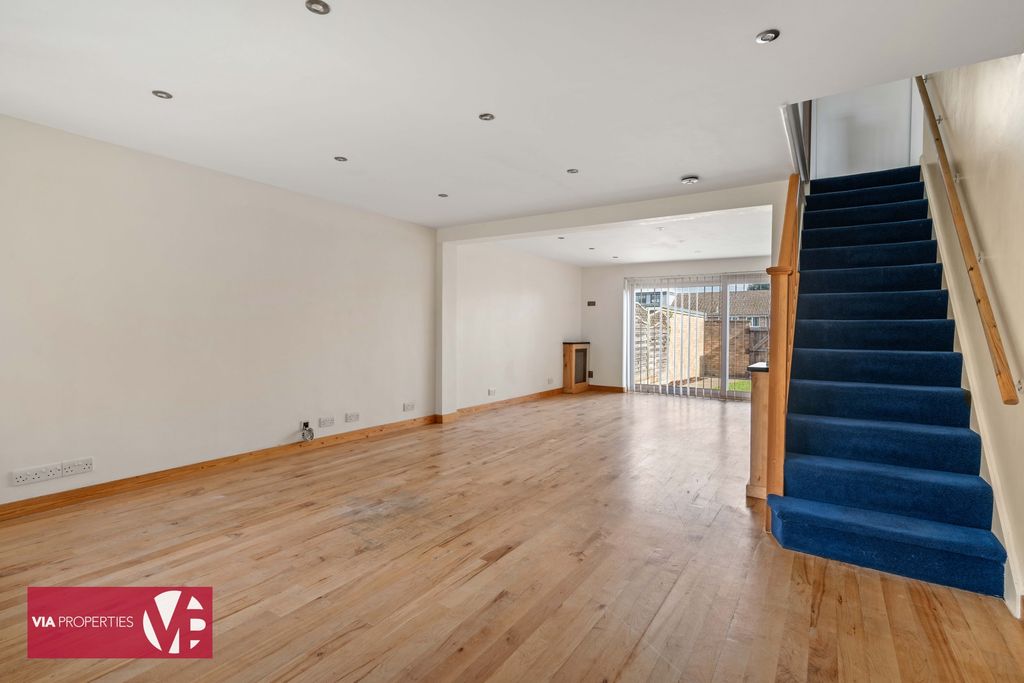 Property photo 2 of 21 Photo 1