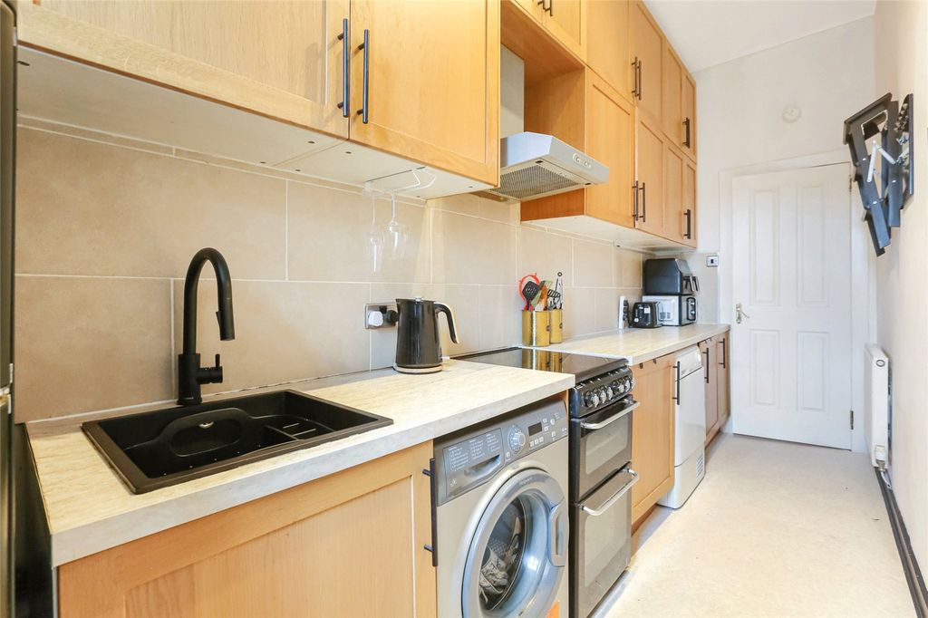 Property photo 3 of 22 Picture No. 04