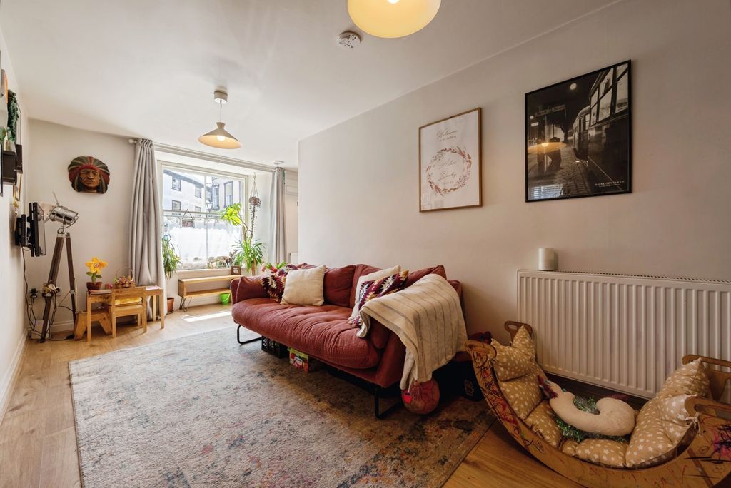 Property photo 2 of 17 Photo