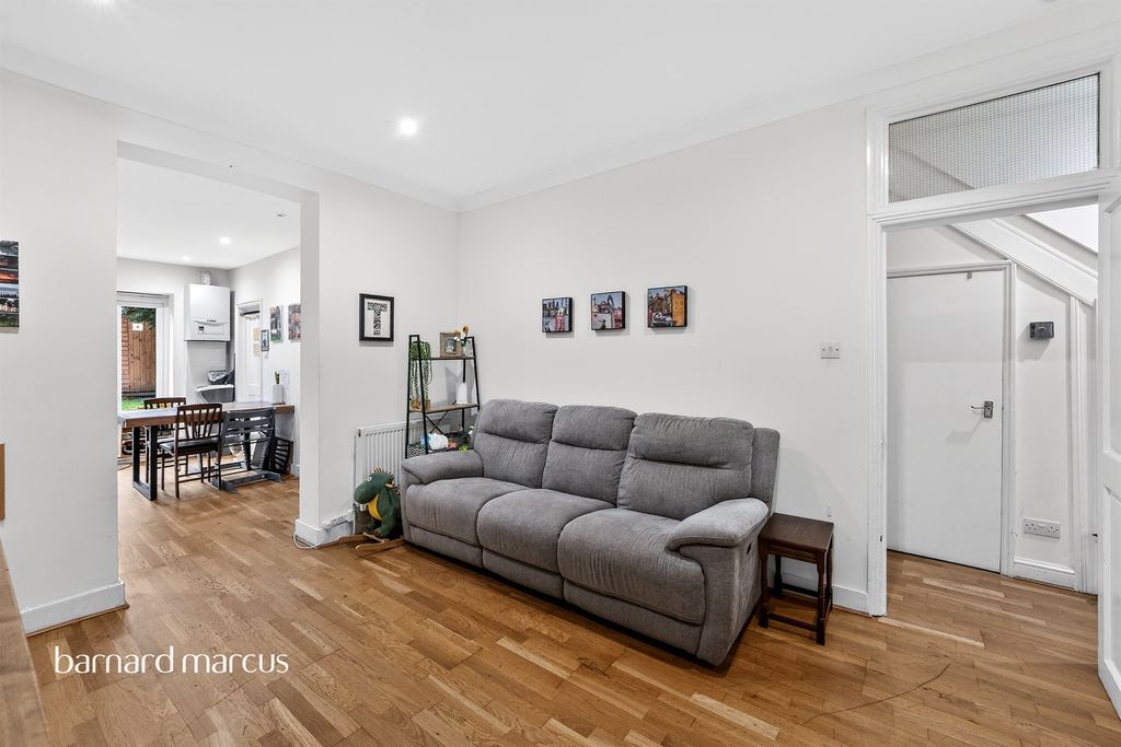 Property photo 3 of 11