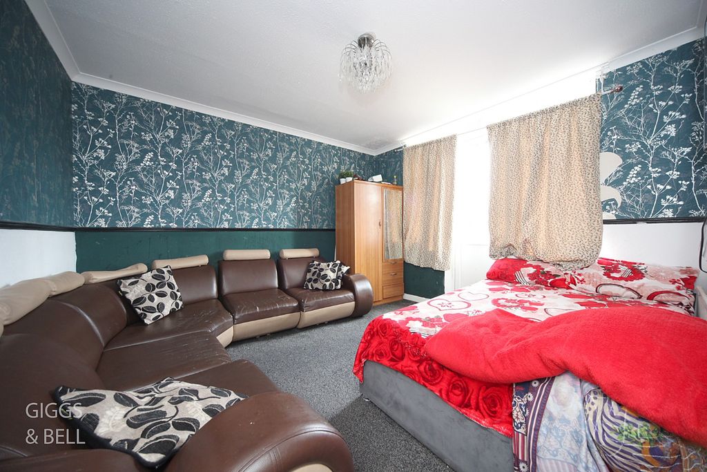Property photo 3 of 13 4336312