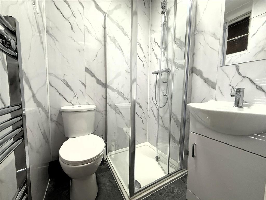 Property photo 3 of 6 Lasc 2 wc.Jpg