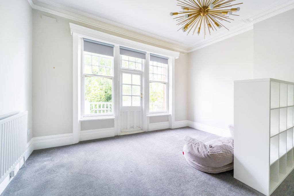Property photo 1 of 8 Mba02693