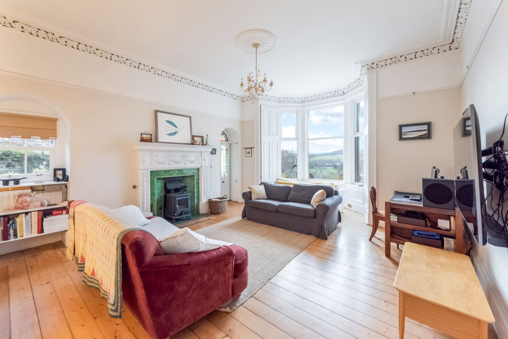 Property photo 2 of 34