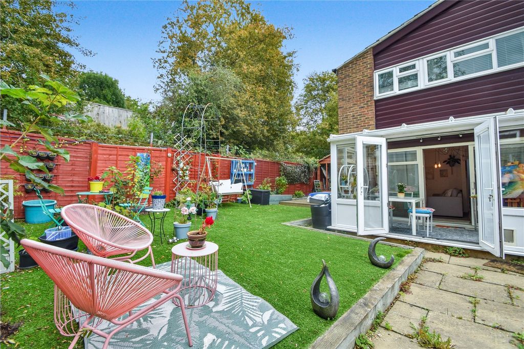 Property photo 1 of 27 Picture No. 12