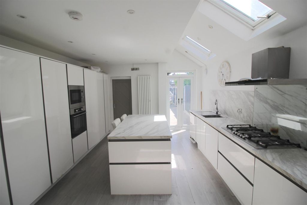 Property photo 2 of 12 Kitchen
