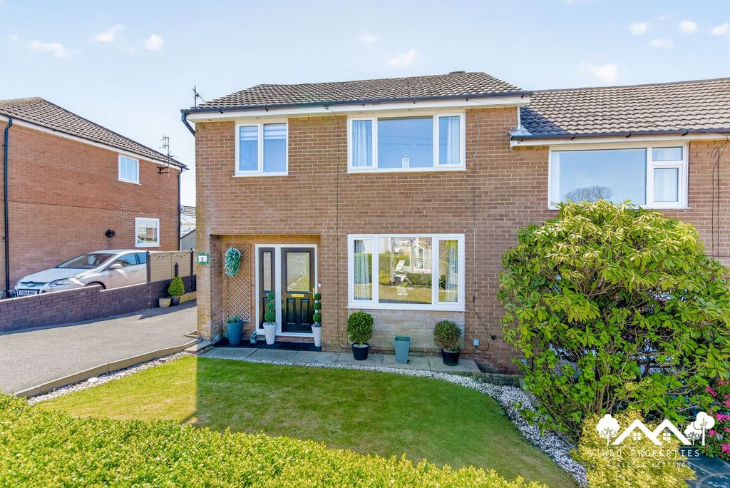 Property photo 2 of 31