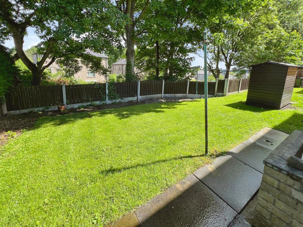 Property photo 3 of 13 Communal Garden