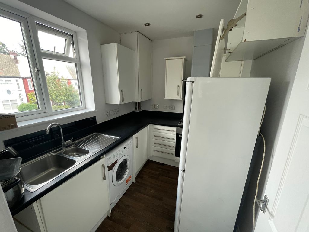 Property photo 3 of 14 Kitchen