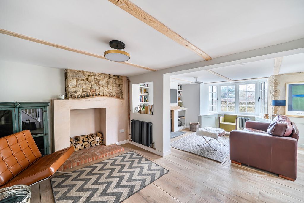 Property photo 1 of 19 Living Room