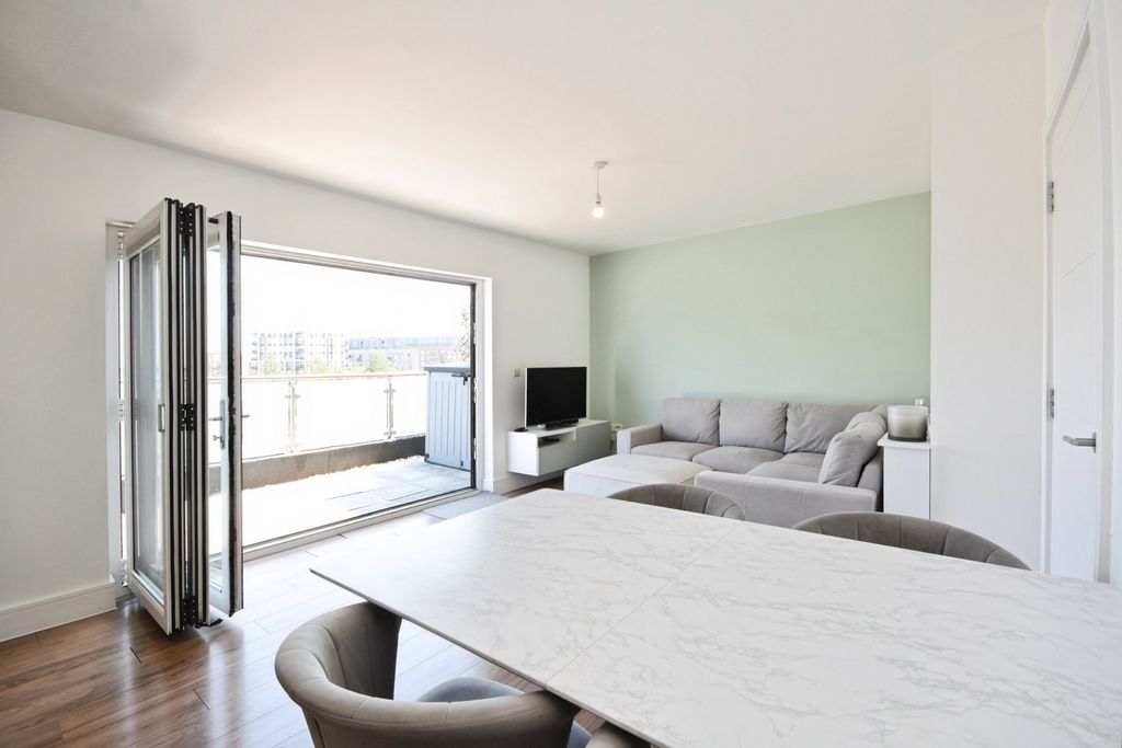 Property photo 3 of 20 Pbox-Img.Jpg