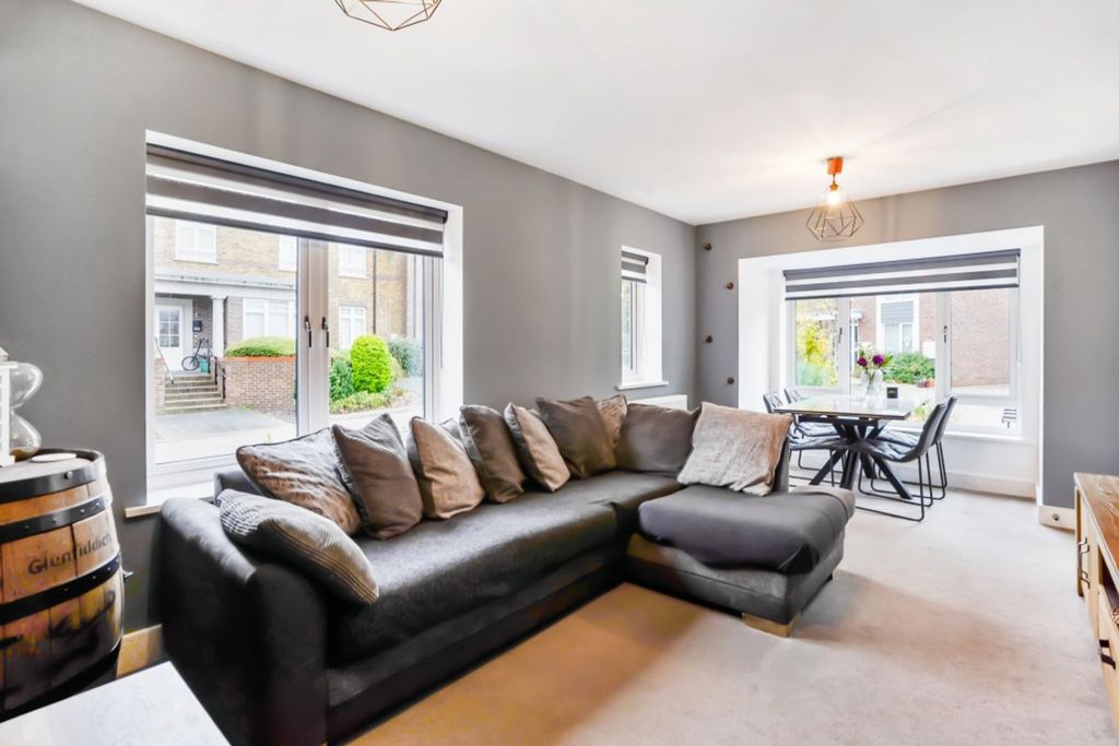 Property photo 3 of 24