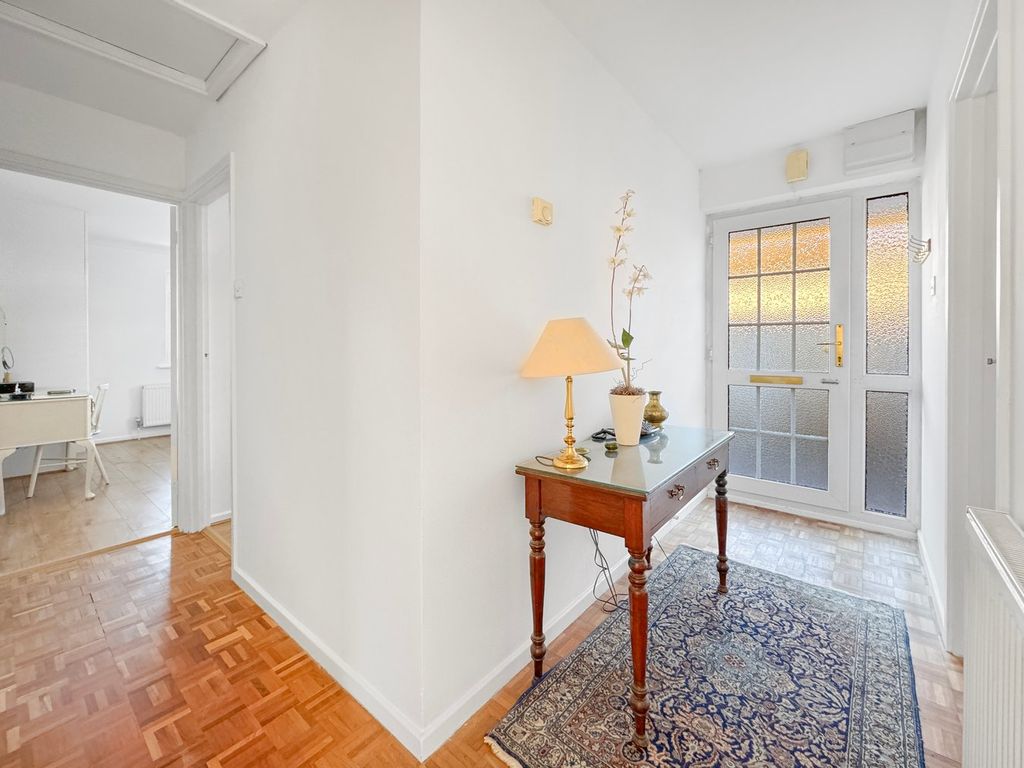 Property photo 2 of 21