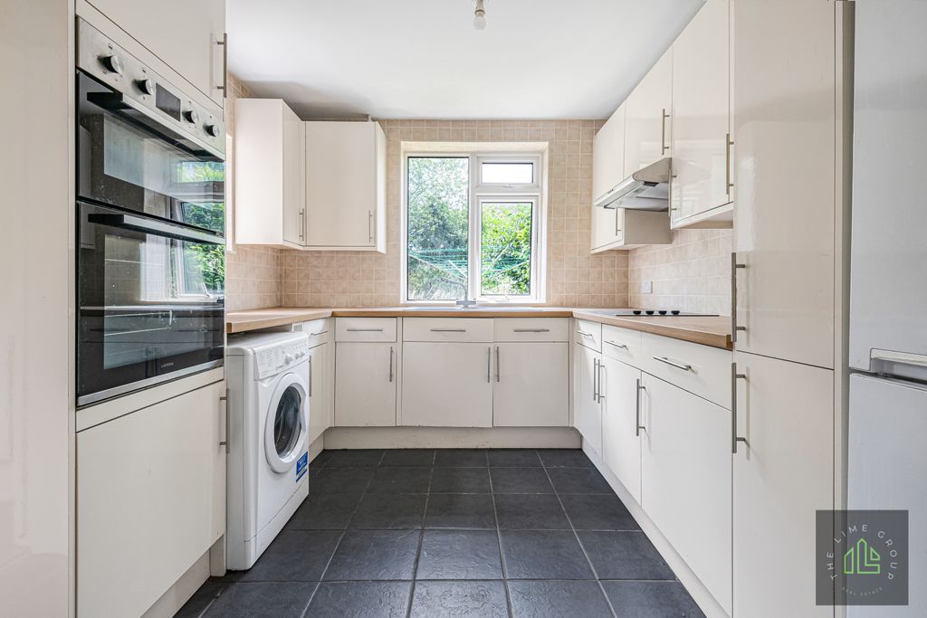 Property photo 3 of 34
