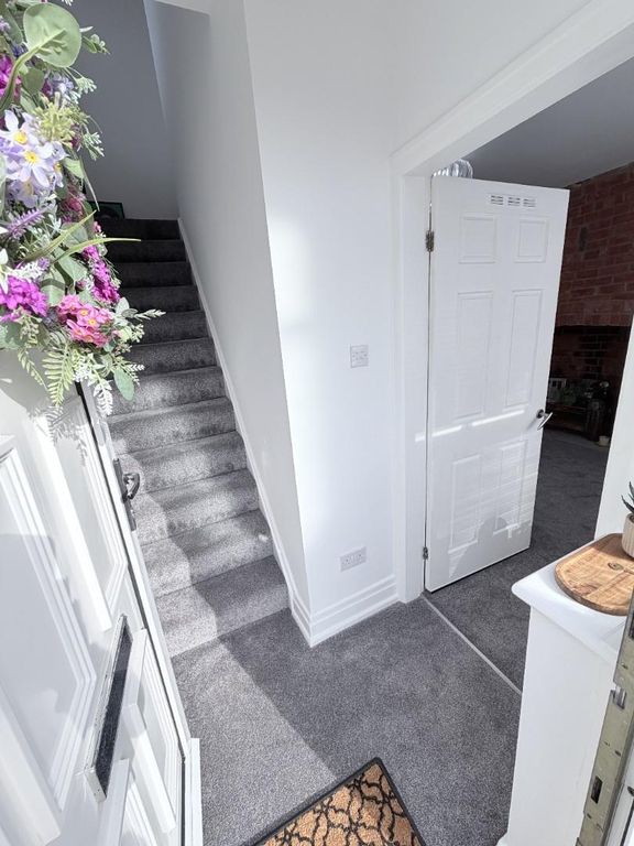 Property photo 3 of 31 Entrance