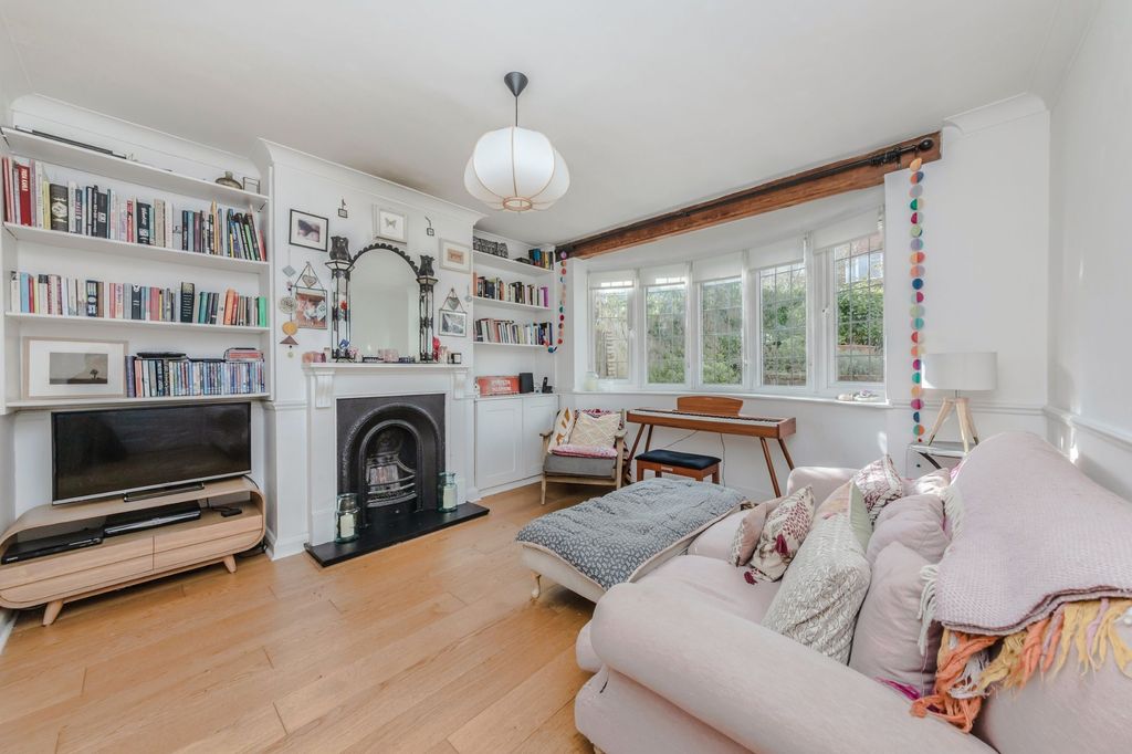 Property photo 2 of 31