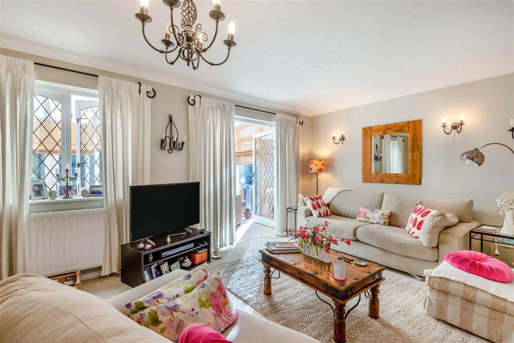 Property photo 3 of 14 8706340-Interior02.Jpg