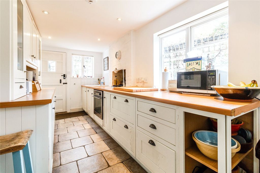 Property photo 3 of 17 Kitchen