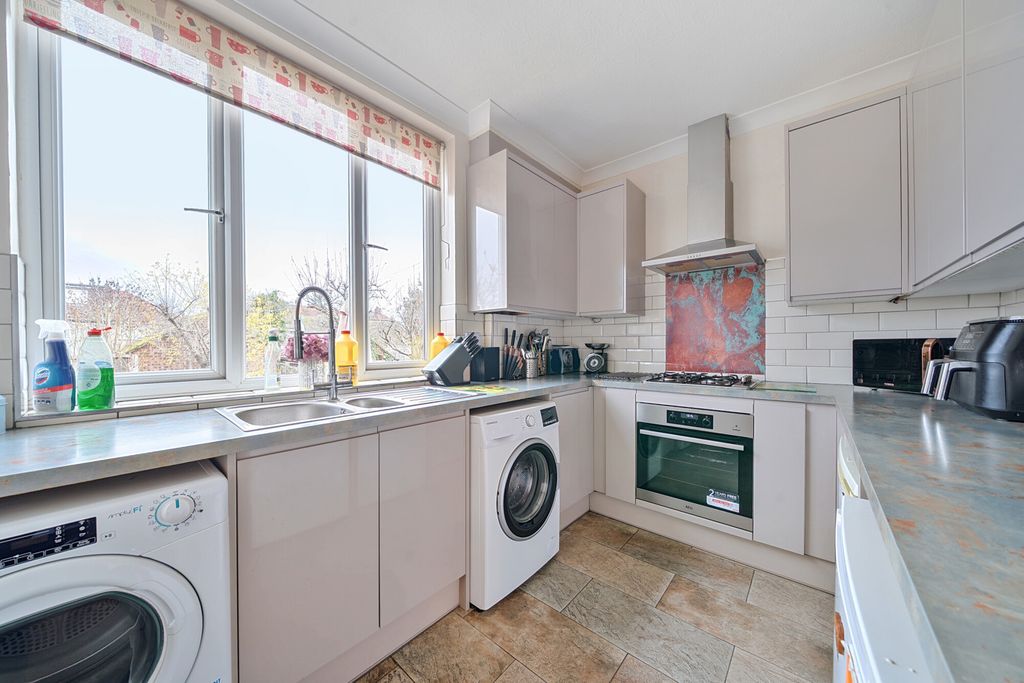 Property photo 2 of 18 Kitchen